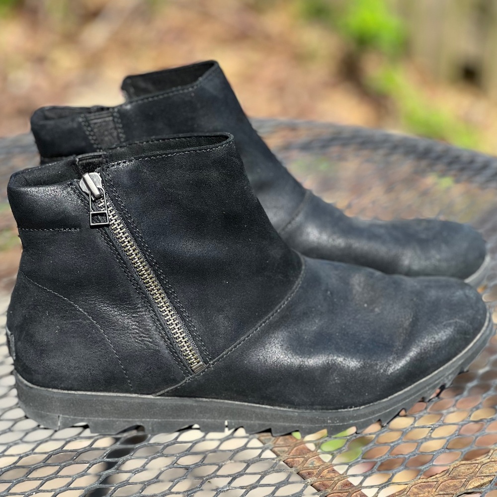 Sorel Harlow Zip Boot  Size 11/42